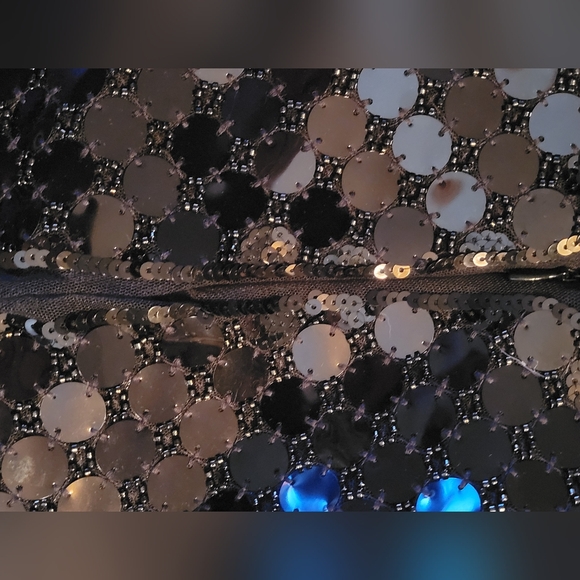 * NWT H & M sequenced black stretchy skirt - Picture 5 of 5